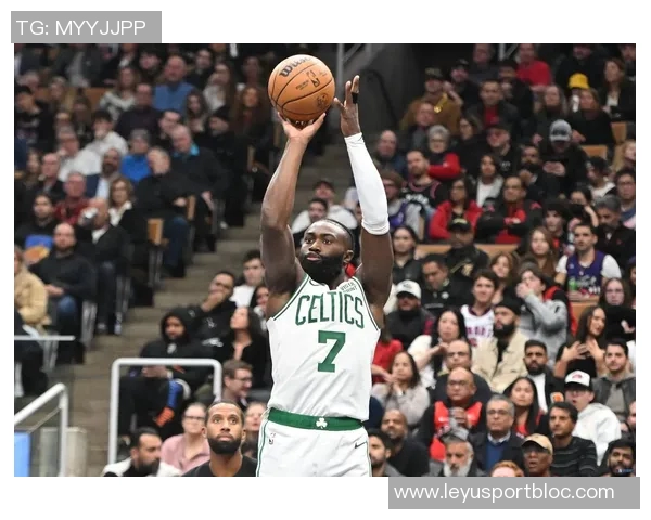 杰伦布朗强调绿军篮球精神：各司其职与热情求胜欲的完美结合